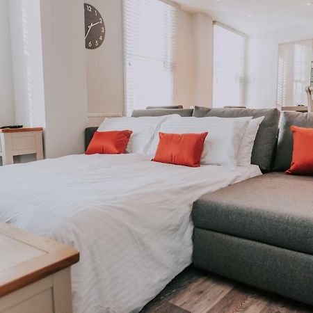 Cavendish House With Secure, Allocated Parking, 2 Mins Walk From Windsor Castle ภายนอก รูปภาพ