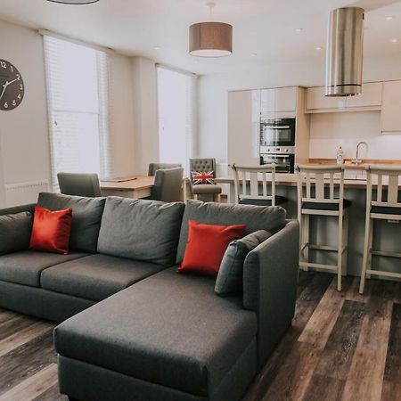 Cavendish House With Secure, Allocated Parking, 2 Mins Walk From Windsor Castle ภายนอก รูปภาพ