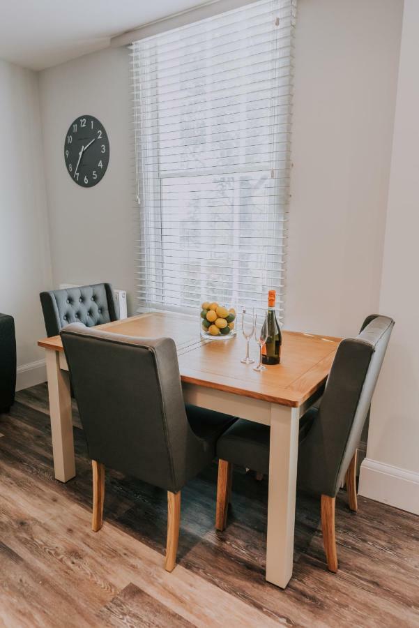 Cavendish House With Secure, Allocated Parking, 2 Mins Walk From Windsor Castle ภายนอก รูปภาพ