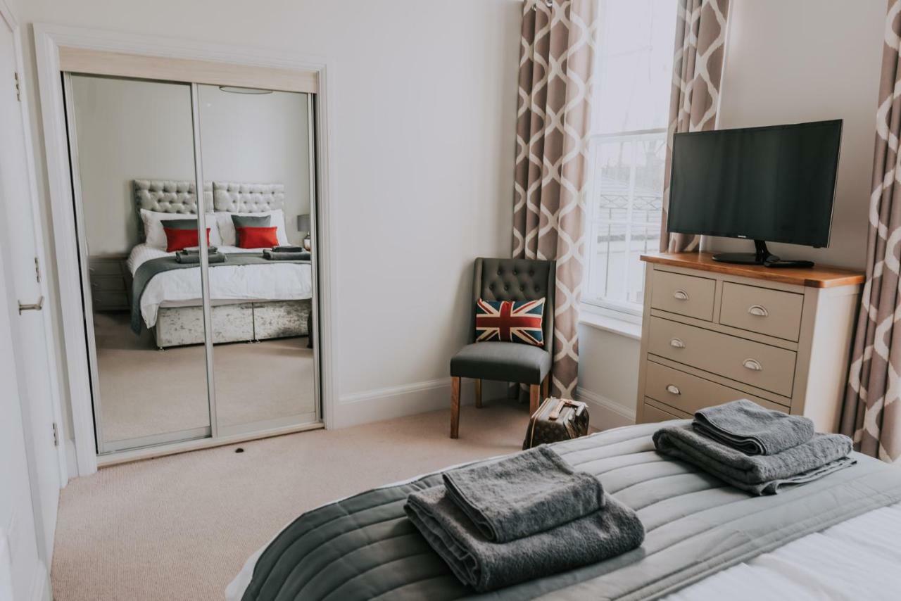 Cavendish House With Secure, Allocated Parking, 2 Mins Walk From Windsor Castle ภายนอก รูปภาพ