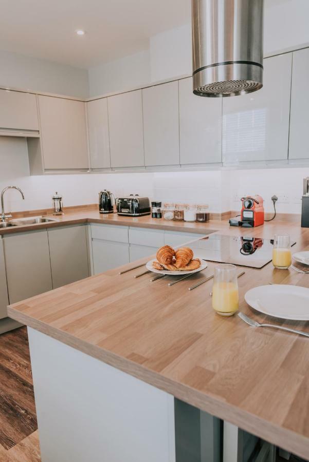 Cavendish House With Secure, Allocated Parking, 2 Mins Walk From Windsor Castle ภายนอก รูปภาพ