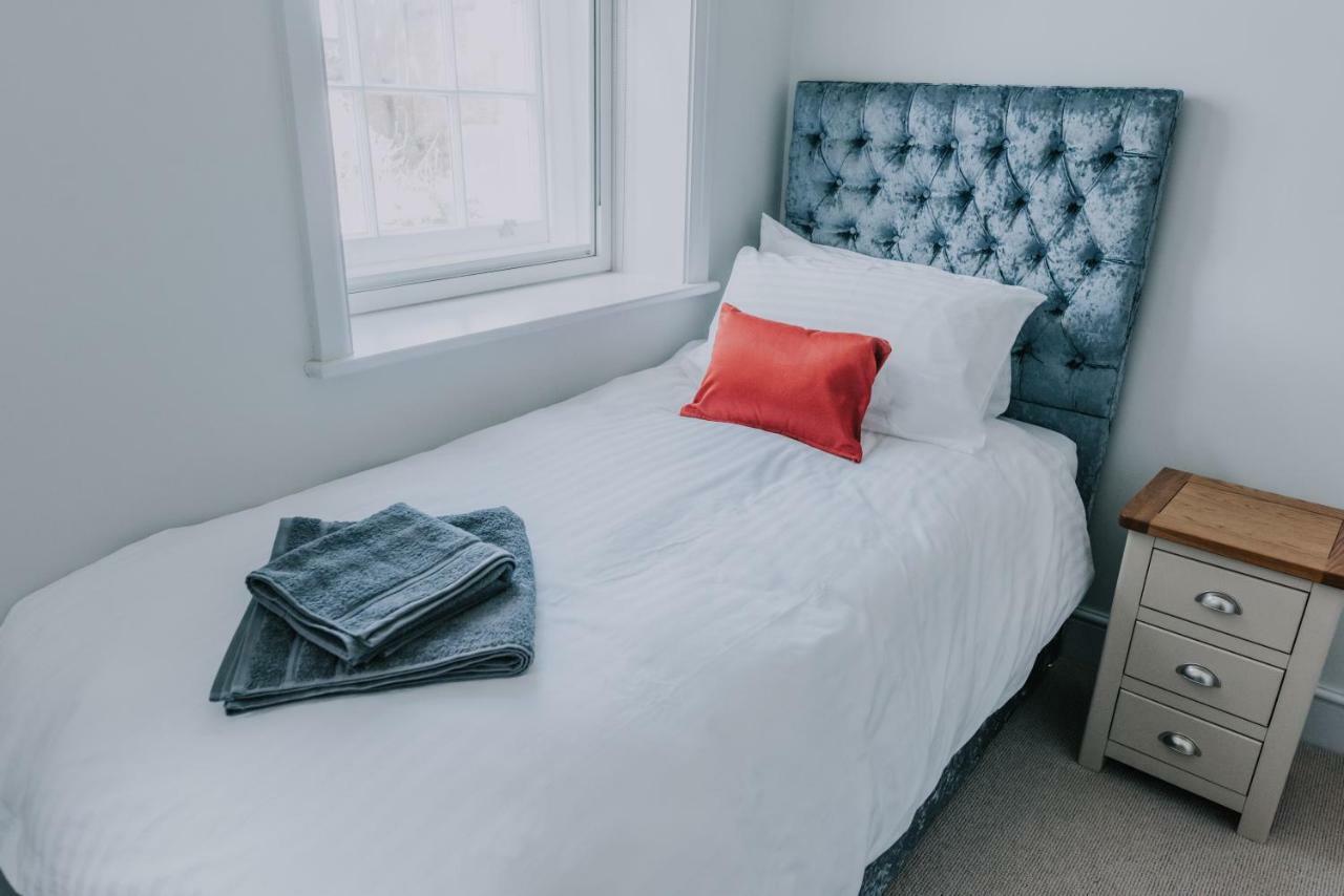 Cavendish House With Secure, Allocated Parking, 2 Mins Walk From Windsor Castle ภายนอก รูปภาพ